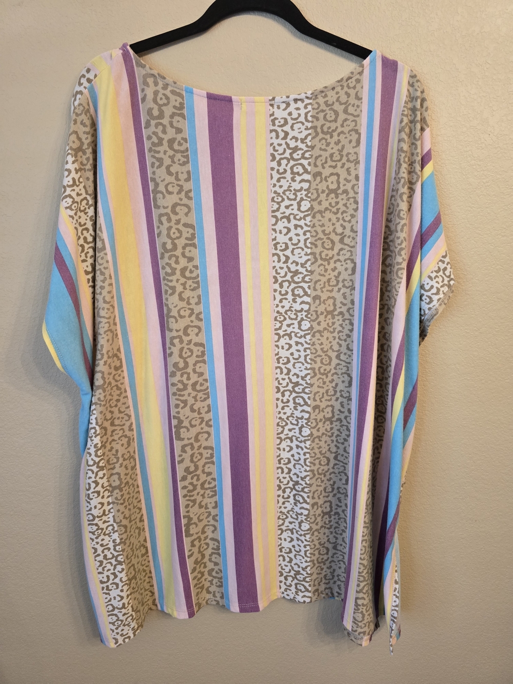 ODDY Pastel Striped Oversized Tunic with Leopard Accent Plus Size 2x/3x - Picture 4 of 5